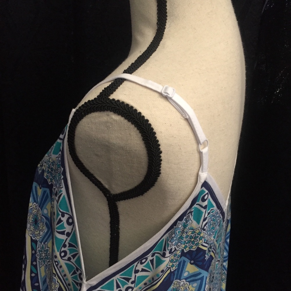 Threadzwear • Boho Handkerchief Tank - Picture 6 of 8